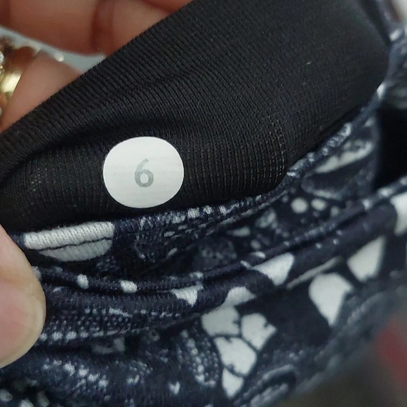 Lululemon Wunder Under Crop pretty lace Legging black white size 6 Athleisure - Picture 7 of 7